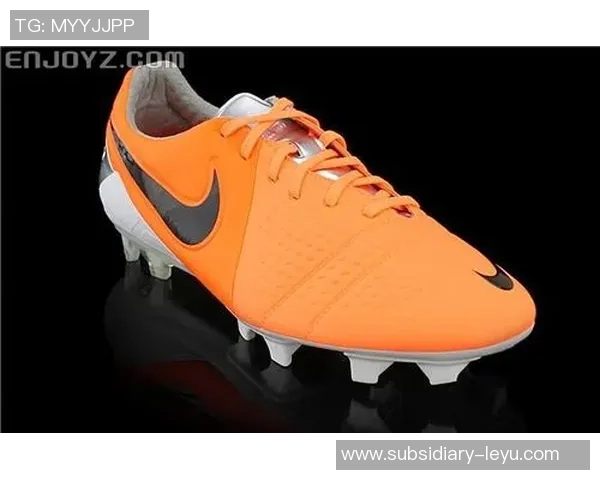 掌握图解足球实战技巧提升球技的全面指南与训练方法分享